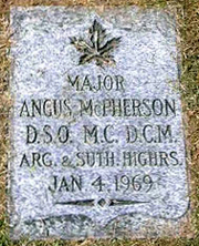 Angus-McPherson-grave-w