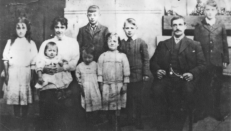 Thomas-McCready-family-pic-w